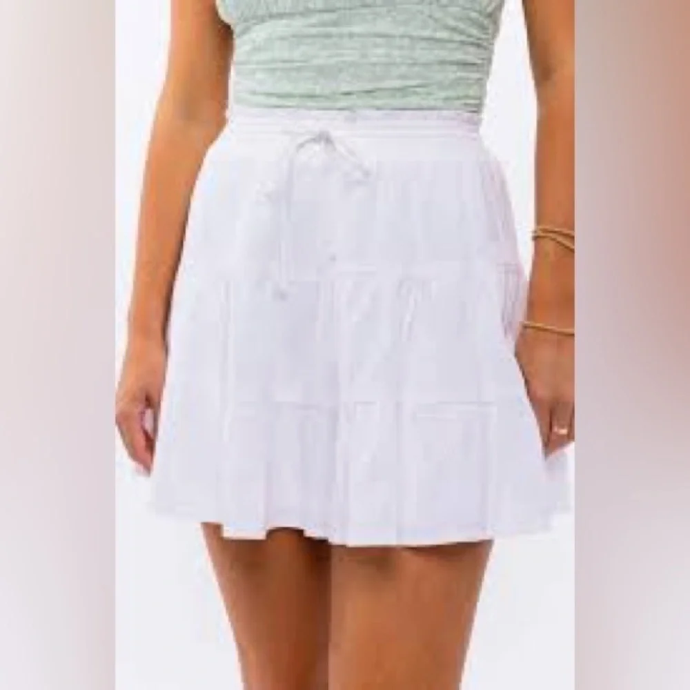 Le Lis Collection White Ruffle Tiered Linen Blend Mini Skirt Size Medium